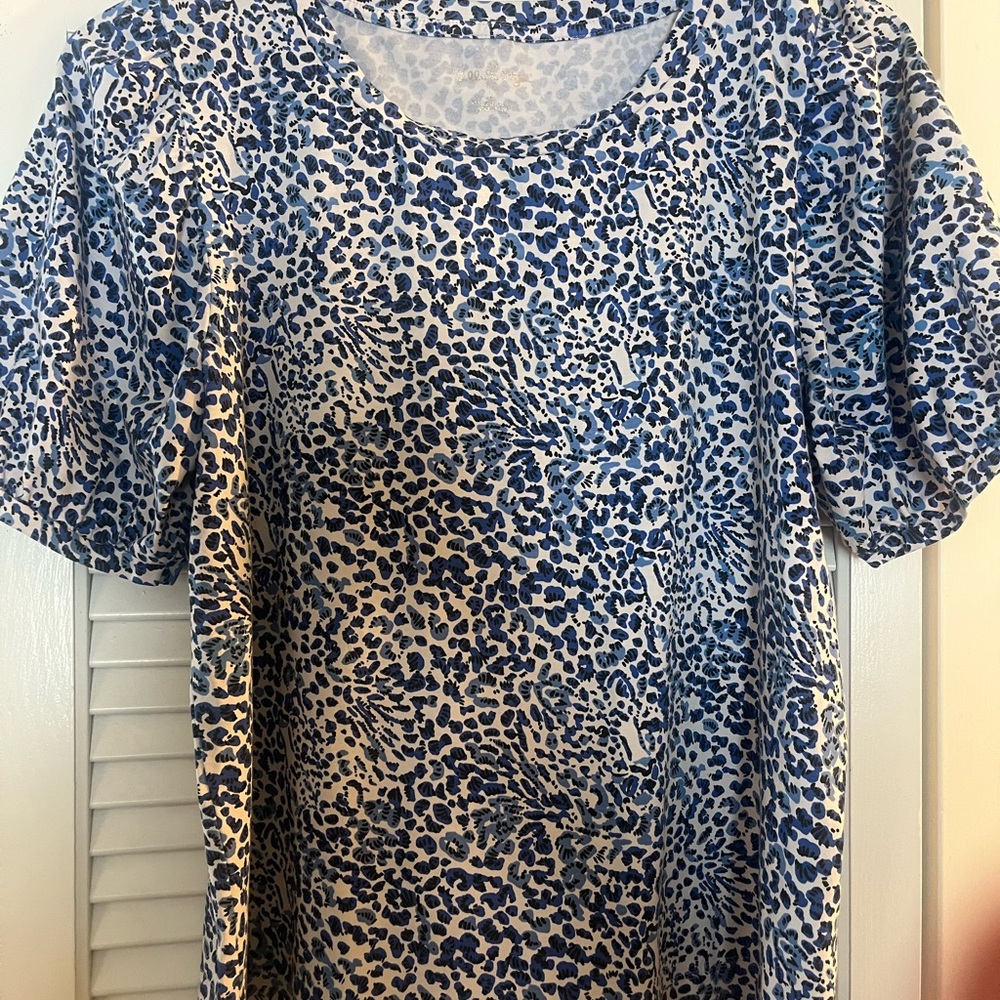 Lilly Pulitzer Blue and White Leopard Print Short Sleeve Top